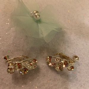 🎈 2/$8 Earrings by Coro !  Another perfect pair.